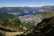 28 Vista su Lecco, il suo lago, i suoi monti